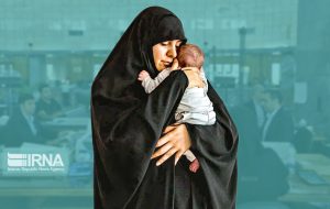 مادر ستون روانی خانواده است