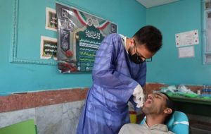 ۱۳اردوی جهادی به مردم بخش گمبوعه حمیدیه خدمات پزشکی می دهند