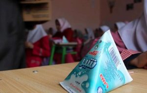 توزیع شیر رایگان در مدارس ابتدایی دولتی خوزستان