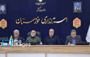 استاندار خوزستان از معاونان استانداری و مدیران و اعضای شورای تامین استان که در جنگ تحمیلی سوم پای کار بودند تشکر کرد